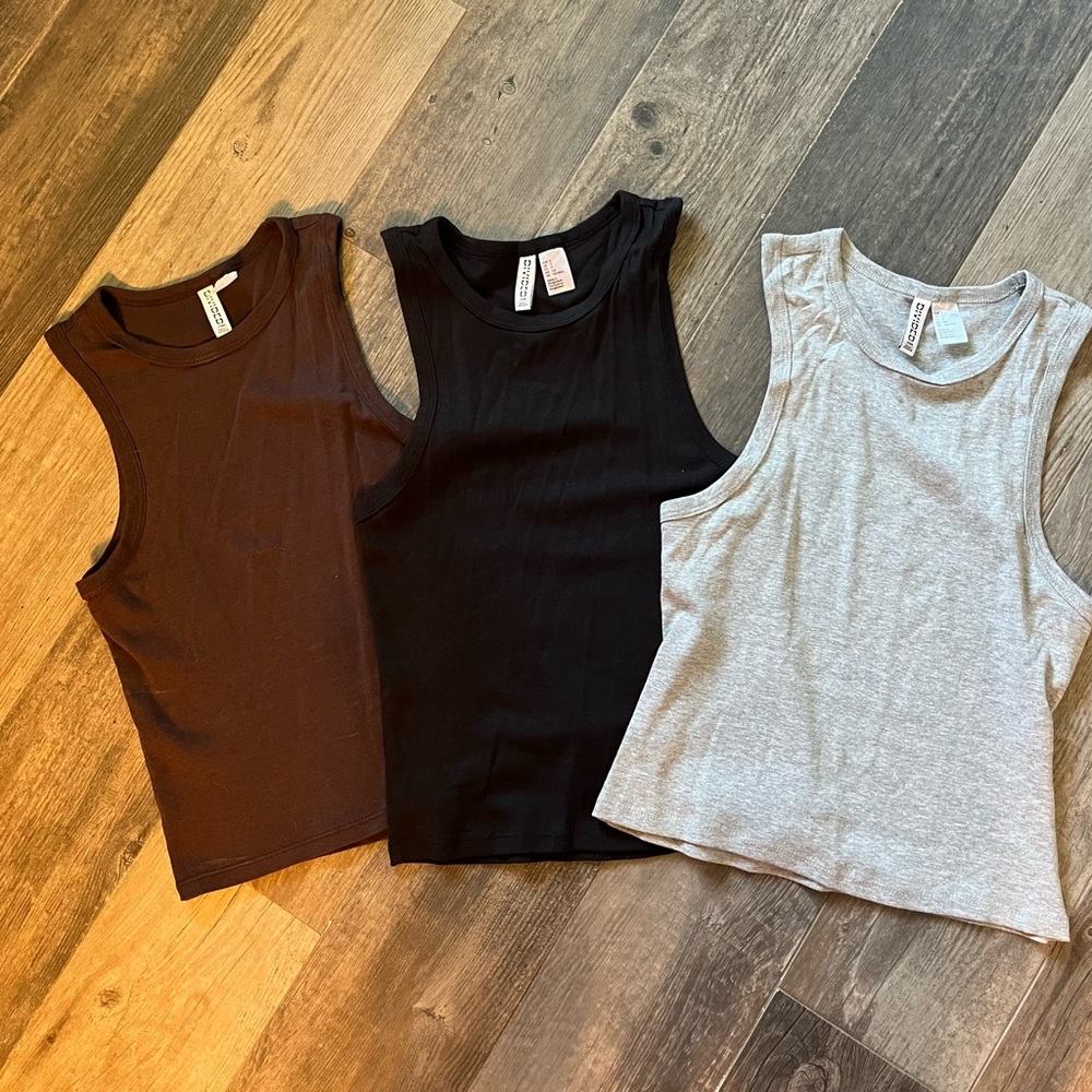 Set if 3 H&M tanks